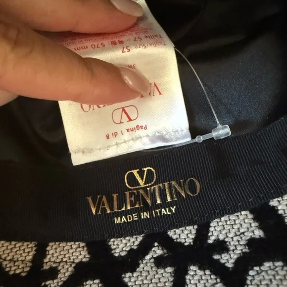 Valentino Garavani Black and Cream Patterned Bucket Hat - Picture 13 of 13